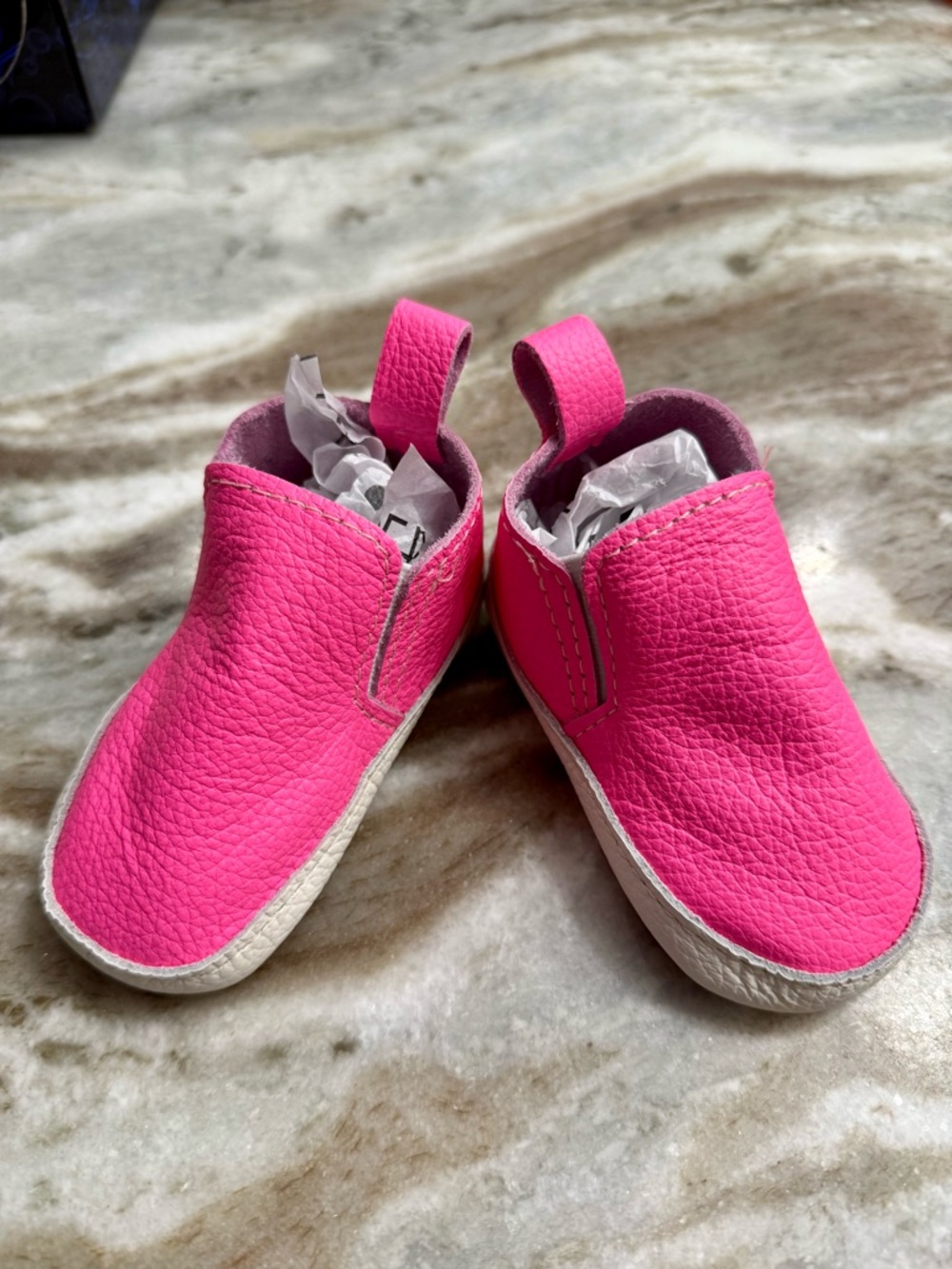 Freshly Picked Mini Sole Slip-On Hot Pink Leather Baby Shoes sneakers size 3